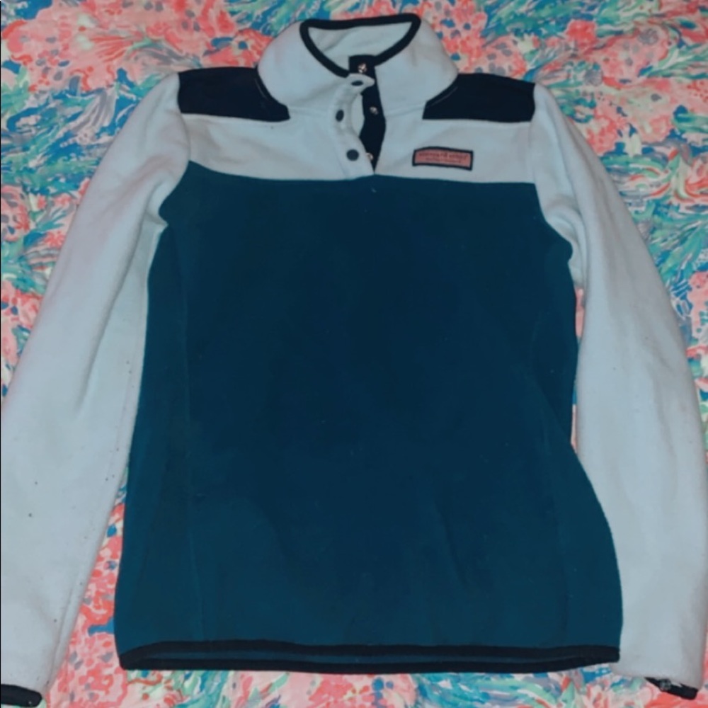Vineyard vines sweater top